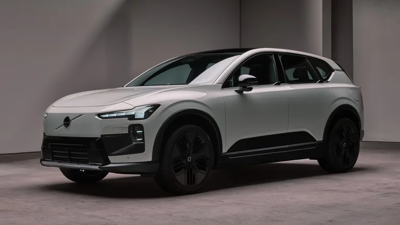 Volvo назвала стартову ціну електрокросовера EX60