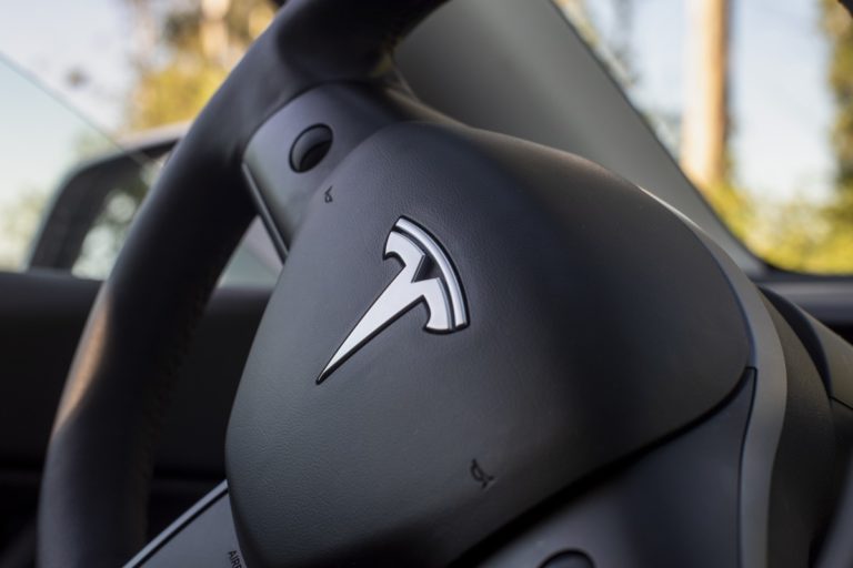 ПЗ Tesla Full Self-Driving виходить на ринок Європи