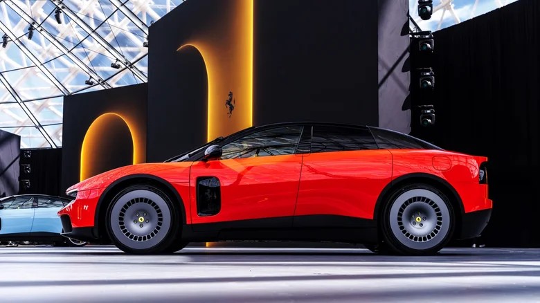 Ferrari Luce: перший електрокар від студії Джоні Айва