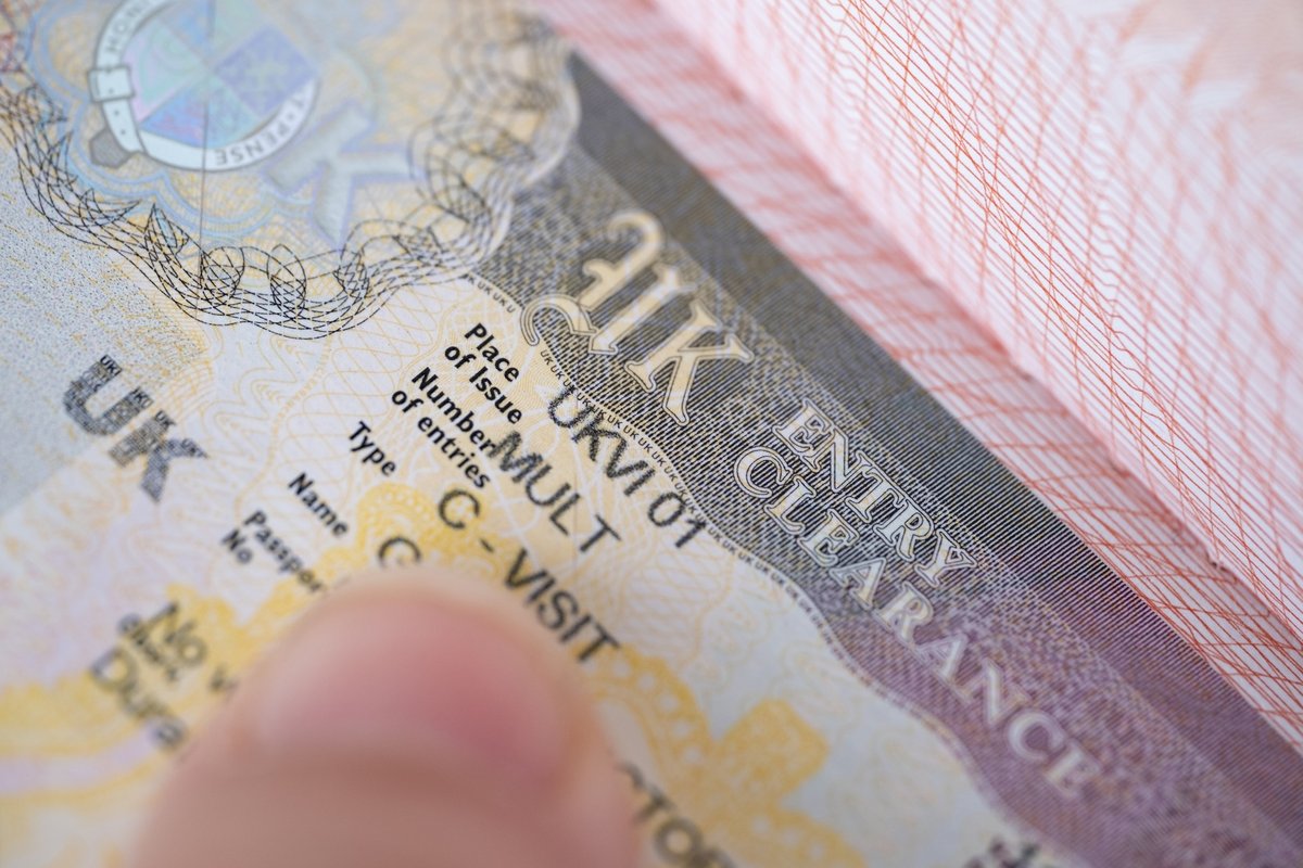 Сайт UK Visa Portal відкрито злив паспорти та селфі
