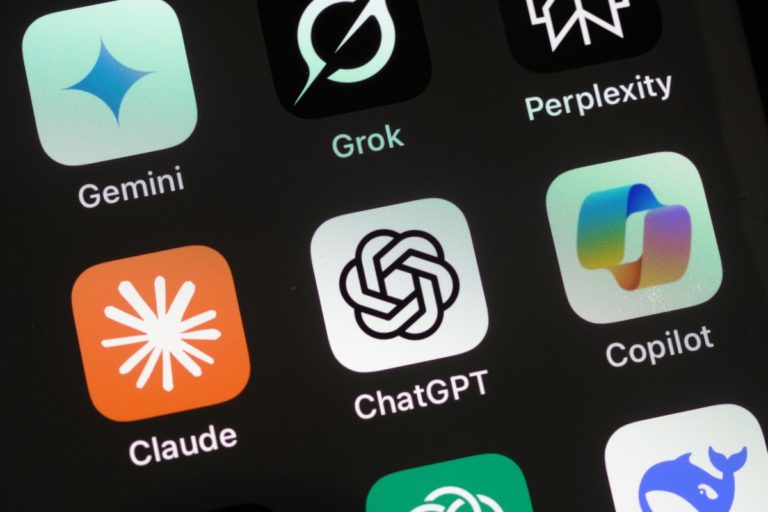 Apple дасть змогу обирати ІІ-моделі в iOS 27