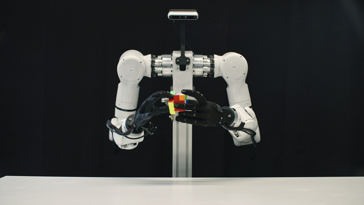 Genesis AI показала повний стек для роботів із людською рукою