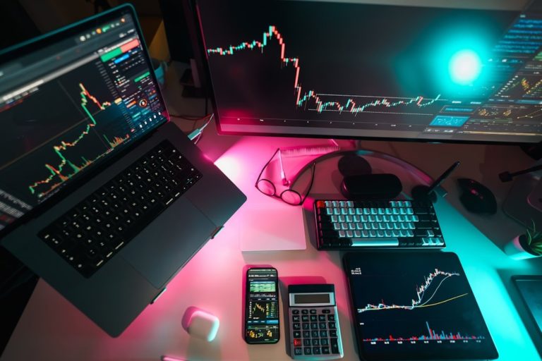 Як безболісно прибрати дублі в потоках Flink SQL