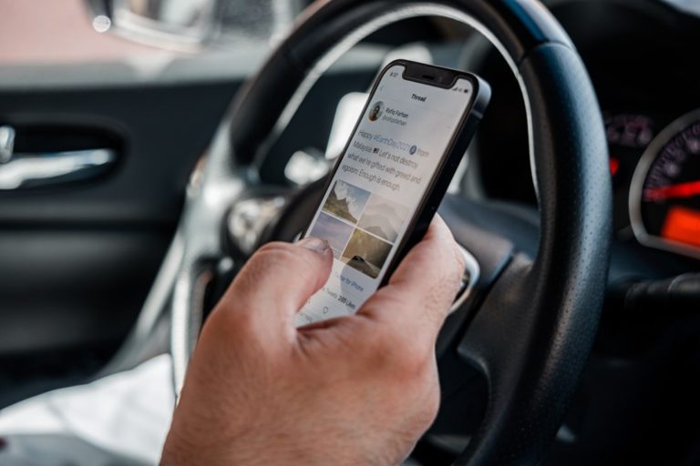 Як змусити голосові в авто звучати нормально на iPhone