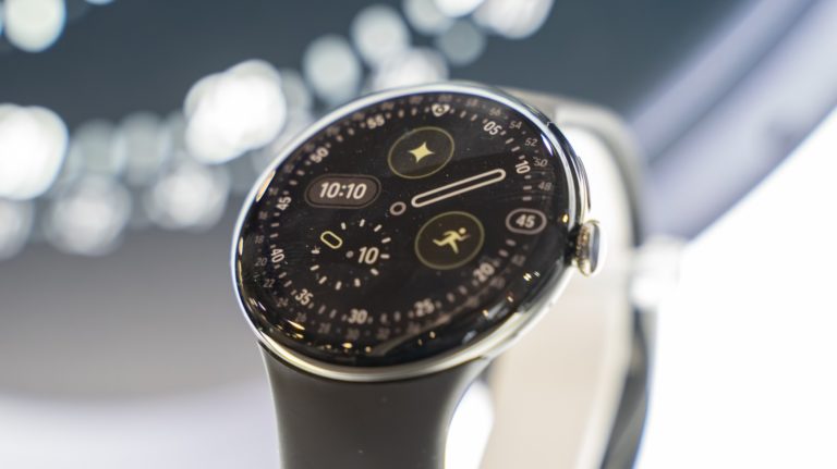 Функции Google Pixel Watch позволяют управлять жестами и смартфоном без касания экрана