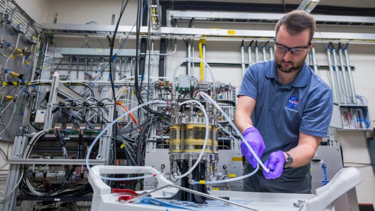 Регенеративні паливні елементи NASA розміром з автомобіль замінять сонячні панелі на Місяці до 2030 року