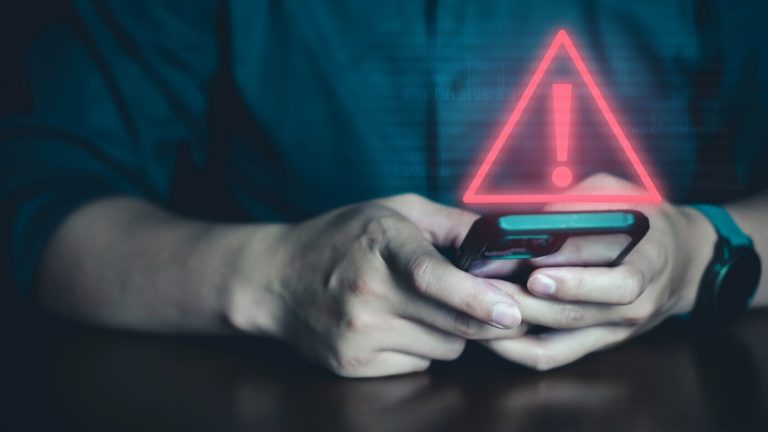 Google Pixel залякує шахраїв