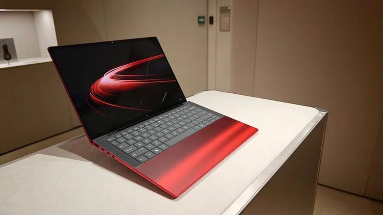 HP і Ferrari представили яскраво-червоний ноутбук