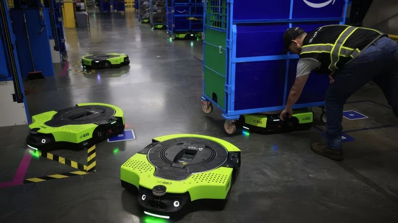 Новий робот Amazon Proteus працює повністю автономно