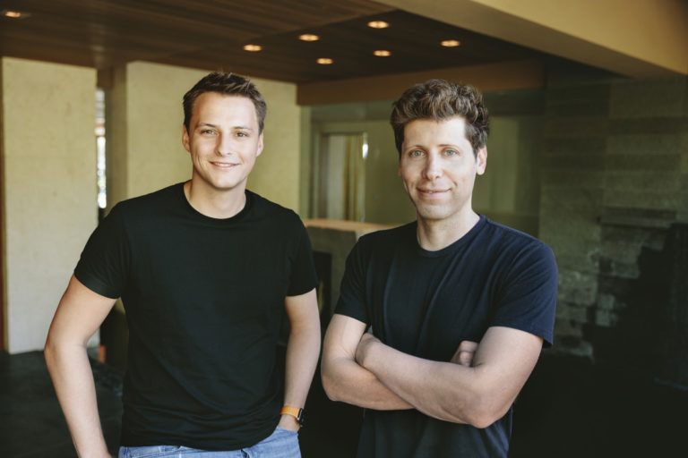 Поки OpenAI готує IPO, Worldcoin скорочує персонал