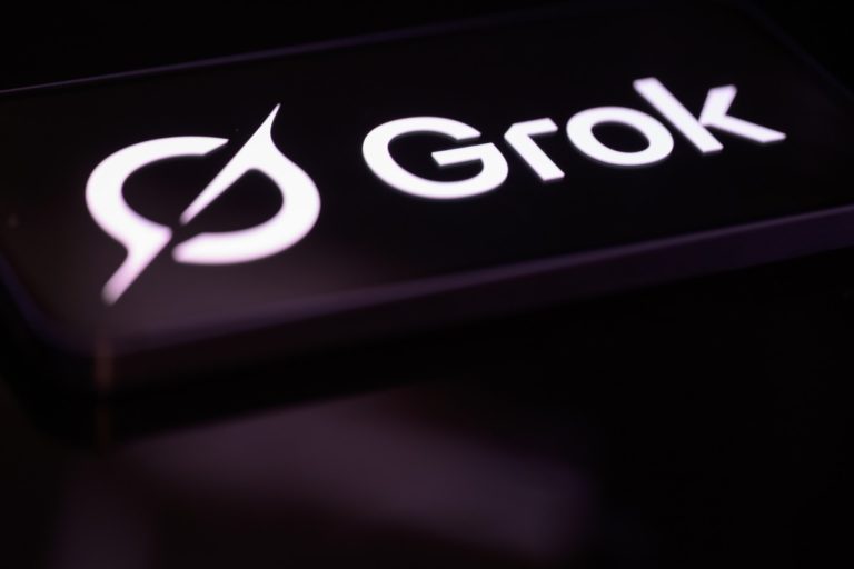 Інженер звинуватив xAI у звільненні через критику Grok