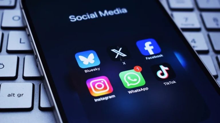 Bluesky запустить спільноти в стилі Reddit цього року