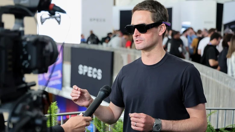 Глава Snap не хоче, щоб Specs називали AI-окулярами