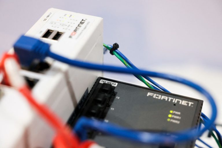 Кіберзлочинці зламали десятки тисяч фаєрволів Fortinet
