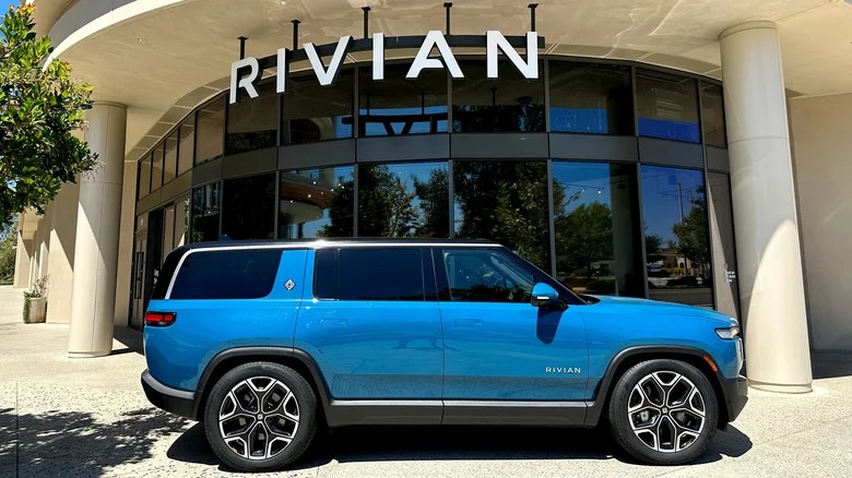Rivian судять через заяви про автопілот у перших авто