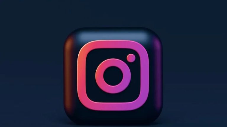 Instagram дозволяє додавати підписи до кожного слайда