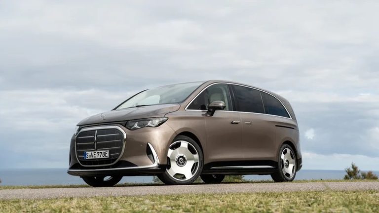 Перший тест-драйв Mercedes-Benz VLE 2028 — вітальня на колесах