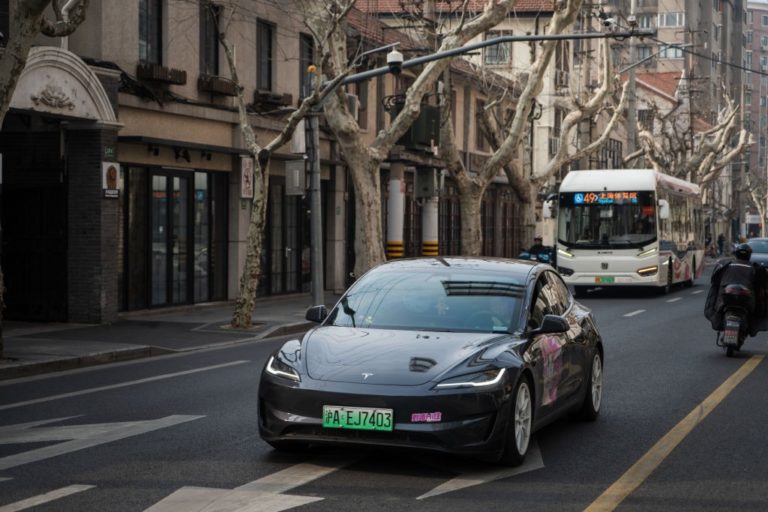 Tesla заперечує провину Autopilot після смертельної ДТП