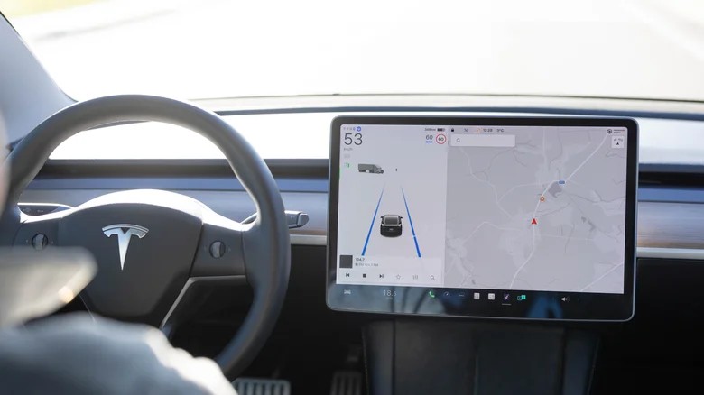 Tesla на автопілоті врізалася в будинок у Техасі, одна загибла