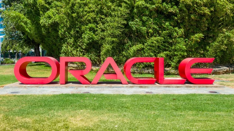 Oracle за рік скоротила 21 тис. співробітників через ІІ