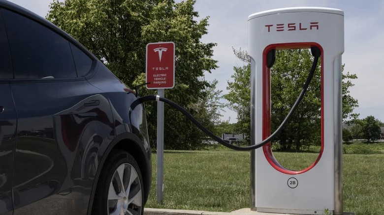 Родина подала позов про смерть через аварію Tesla в Техасі