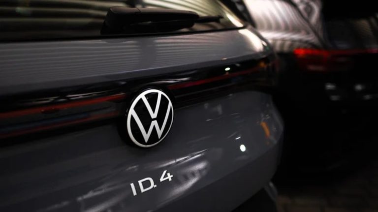 Volkswagen планує скоротити близько 100 тисяч працівників