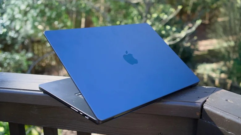 Чутки про MacBook Ultra з OLED-тачскріном і 5G