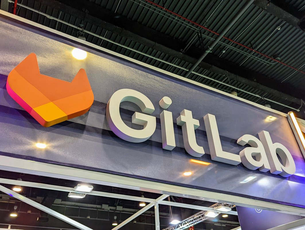 GitLab скорочує 14% штату через навантаження від ІІ