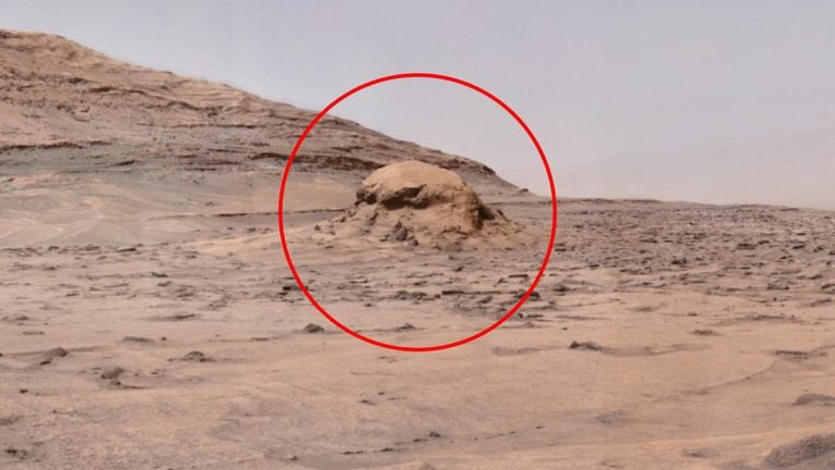 Марсохід Curiosity знайшов на Марсі вхід у скелю який виявився тридцятисантиметровою природною тріщиною