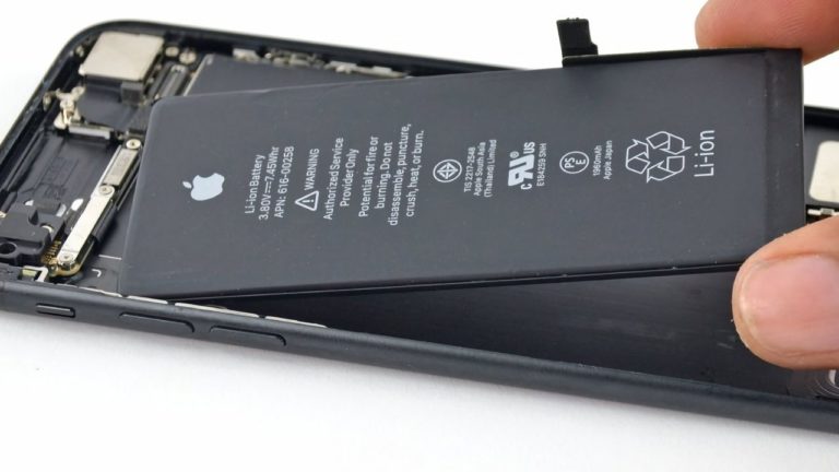 iPhone не отримає легкознімну батарею у 2027. Усі інші смартфони отримають знімні батареї в 2027 році