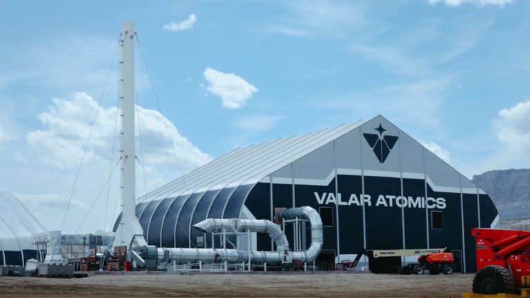 Компания Valar Atomics подключила настольный ПК к атомному микрореактору Ward 250