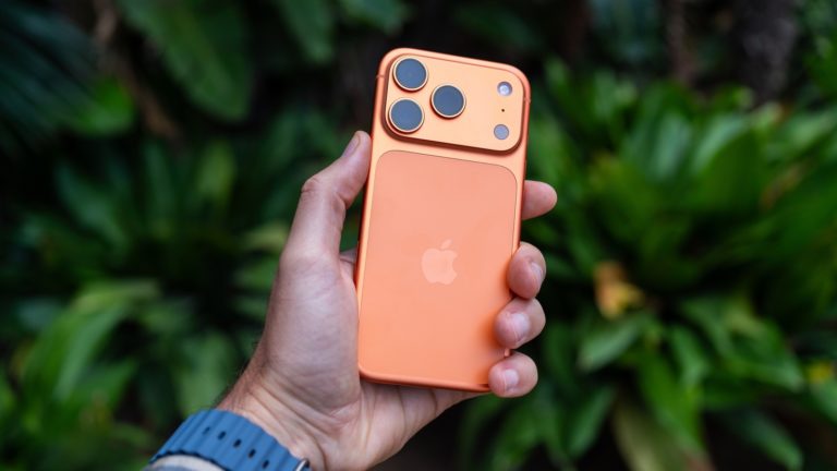 Что означает значок человека около времени на iPhone?