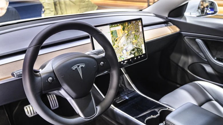 Водія Tesla звинуватили в убивстві через ДТП у Техасі