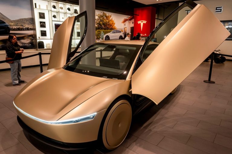 Tesla почала тестувати безпілотний Cybercab в Остіні
