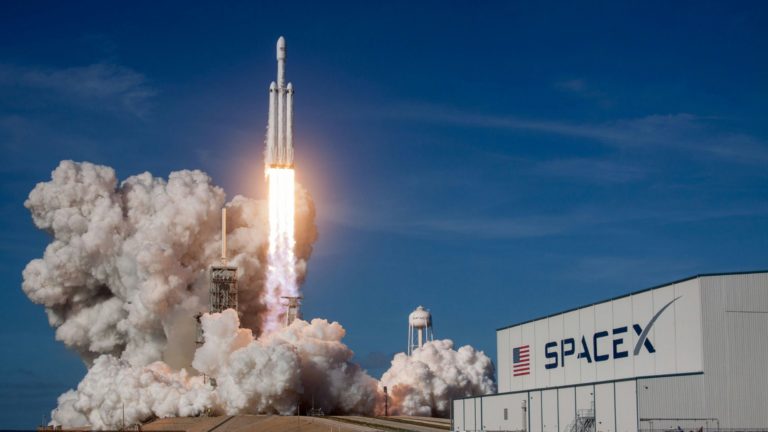 Ракета SpaceX столкнется с Луной со скоростью 8690 км/ч