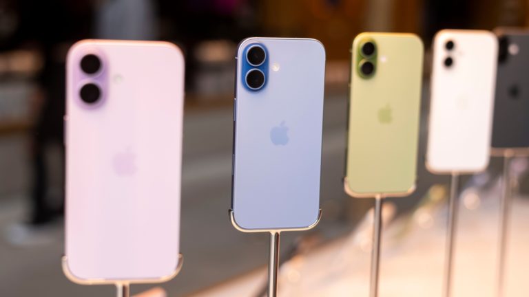 Apple планирует повысить цены и снизить качество стандартных моделей iPhone 18