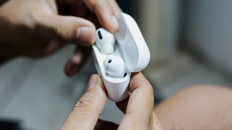 Як отримати кращу фіксацію AirPods у вусі