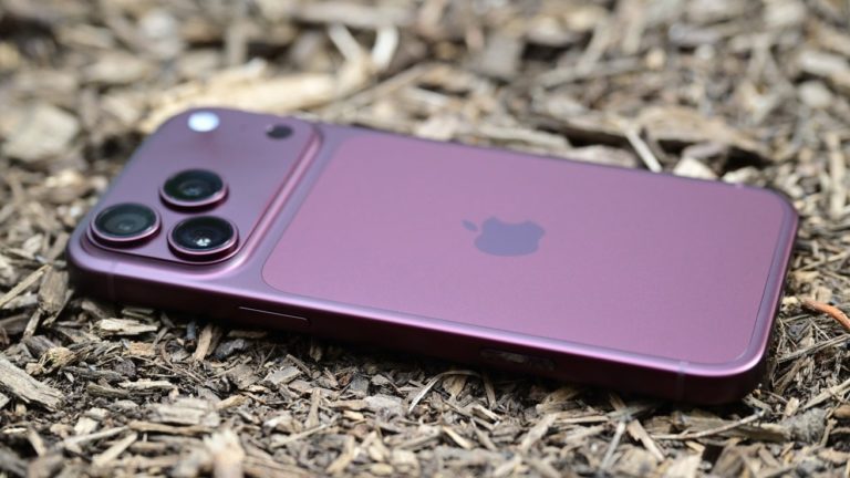 iPhone 18 Pro Max 1 ТВ имеет флеш-память типа QLC. С ней скорость записи может замедляться до 1,1 МБ/с.
