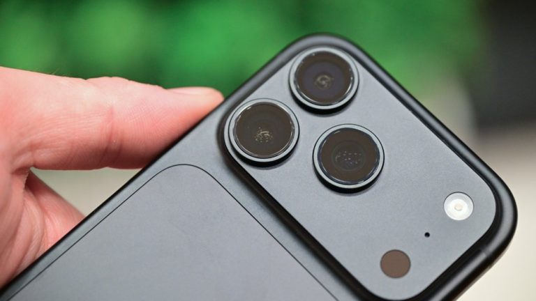 Огляд ремонтопридатності iPhone 18 Pro: оцінка 7/10, лопаті камери як волосина, термальна кольчуга