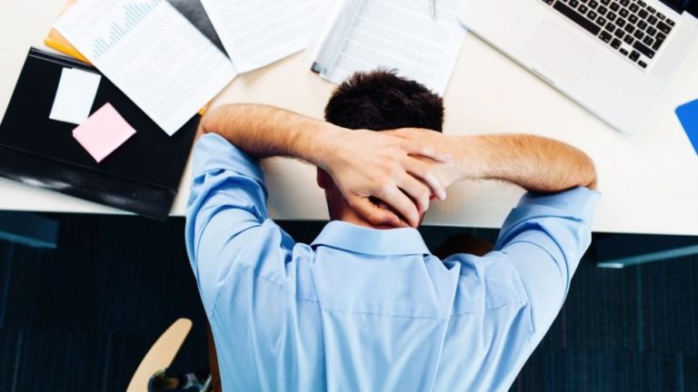 Штучний інтелект одночасно прискорює роботу та стрес 91% працівників