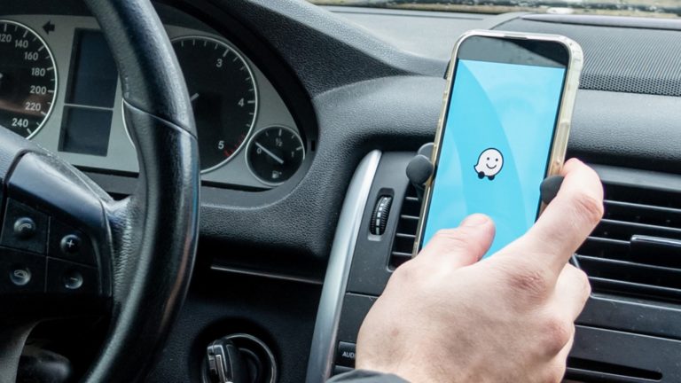 Як зберегти місце паркування автомобіля на мапі в застосунку Waze