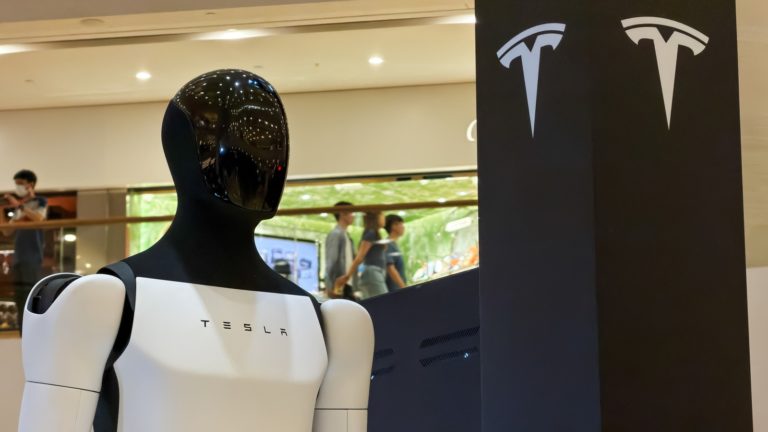 Tesla перепрофілює автомобільні конвеєри на збирання однієї тисячі людиноподібних роботів Optimus щотижня