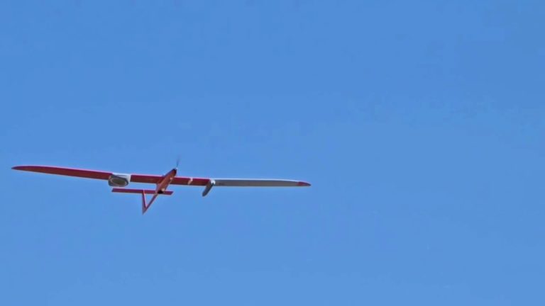 Система Aerial ReCharge лазером заряджає дрони у повітрі на відстані 1524 метри