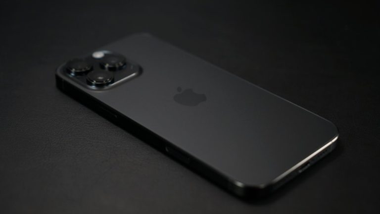 Новий пульт Apple TV ігнорує власників iPhone 15 та 16