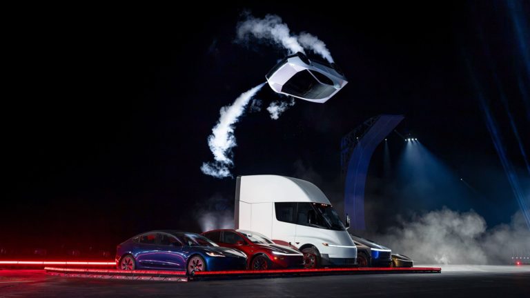 Это самые крутые «автопонты» в мире — Tesla Roadster использует реактивные двигатели для прыжков и вентилятор для висения вертикально