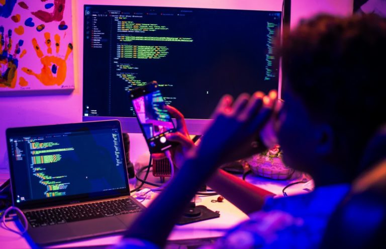 Штучний інтелект навчив Windows 98 SE працювати з портами Thunderbolt 4 через генерацію коду